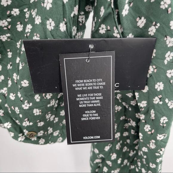 VOLCOM wrapsicle green floral crop top waist tie along sleeve Small (4/6) NWT - Picture 14 of 15